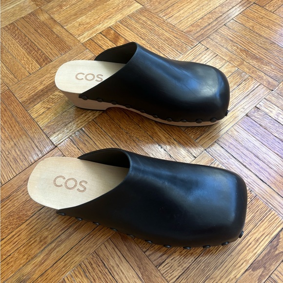 COS Napa Leather Clogs with Sustainab Wooden Sole with Tonal Studs Black Size 8 - Picture 5 of 9